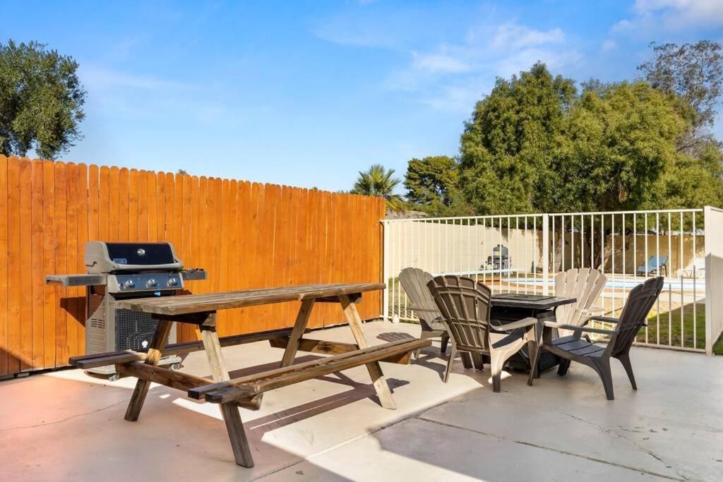 Charming Studio Overlooking The Pool. Phoenix Bagian luar foto